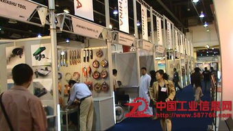 2015俄罗斯国际汽车零配件展平面设计 融合力量与创新的视觉盛宴